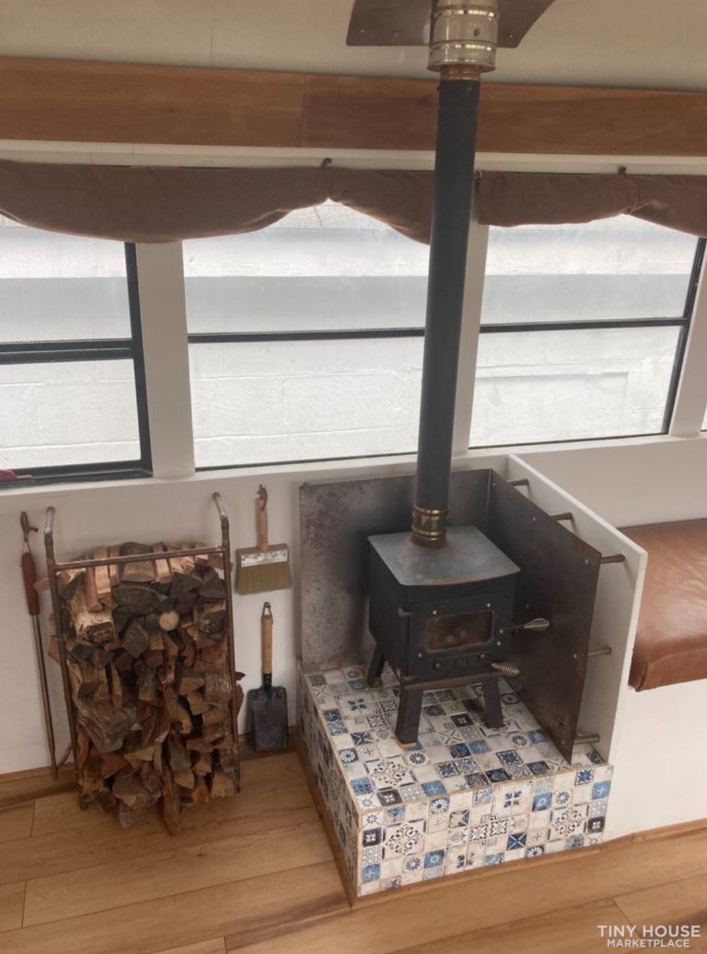 Fully off-grid capable tiny home/converted bus - Image 3 Thumbnail