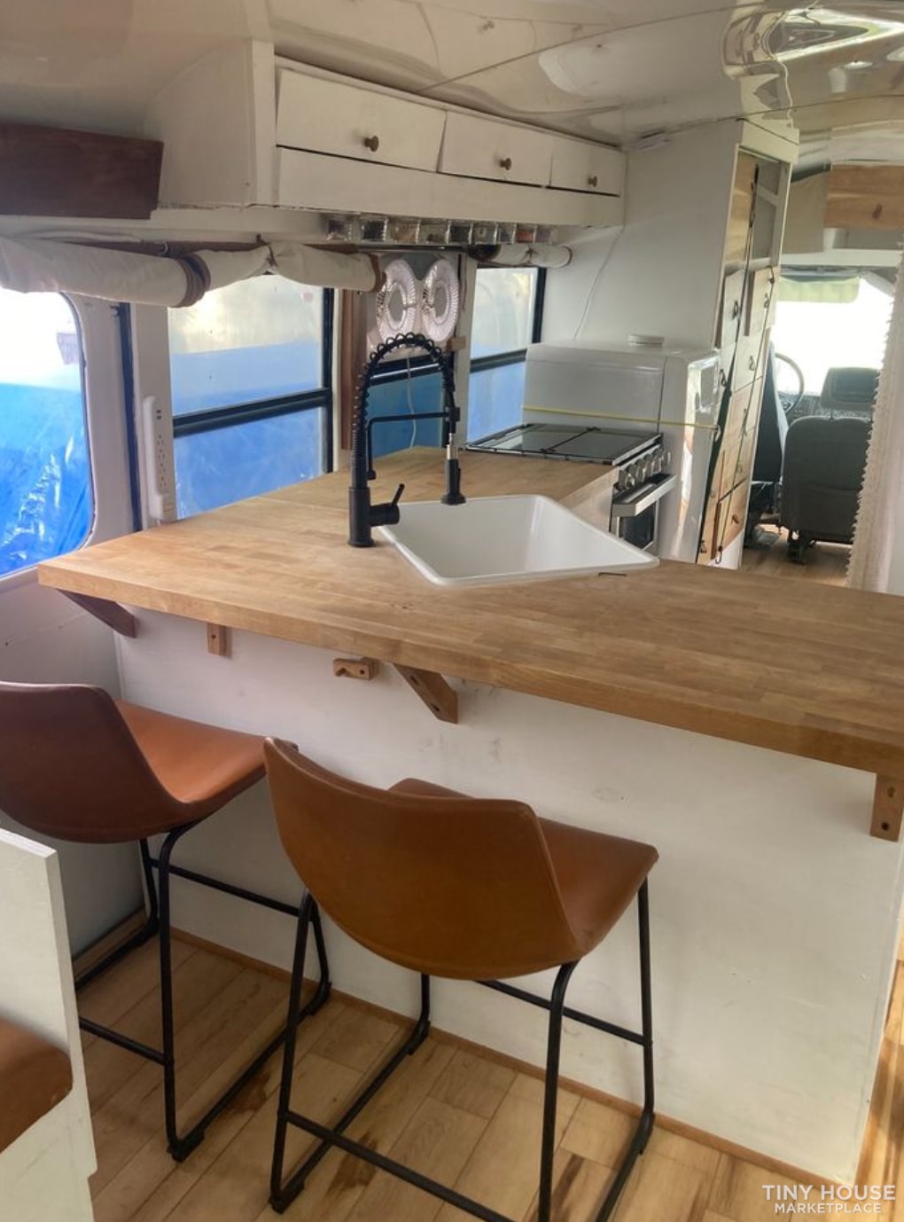 Fully off-grid capable tiny home/converted bus - Image 4 Thumbnail
