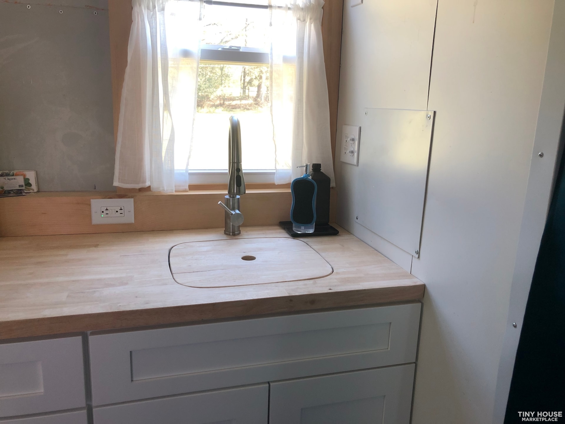 Fully Off-Grid Tiny House For Sale  - Image 2 Thumbnail