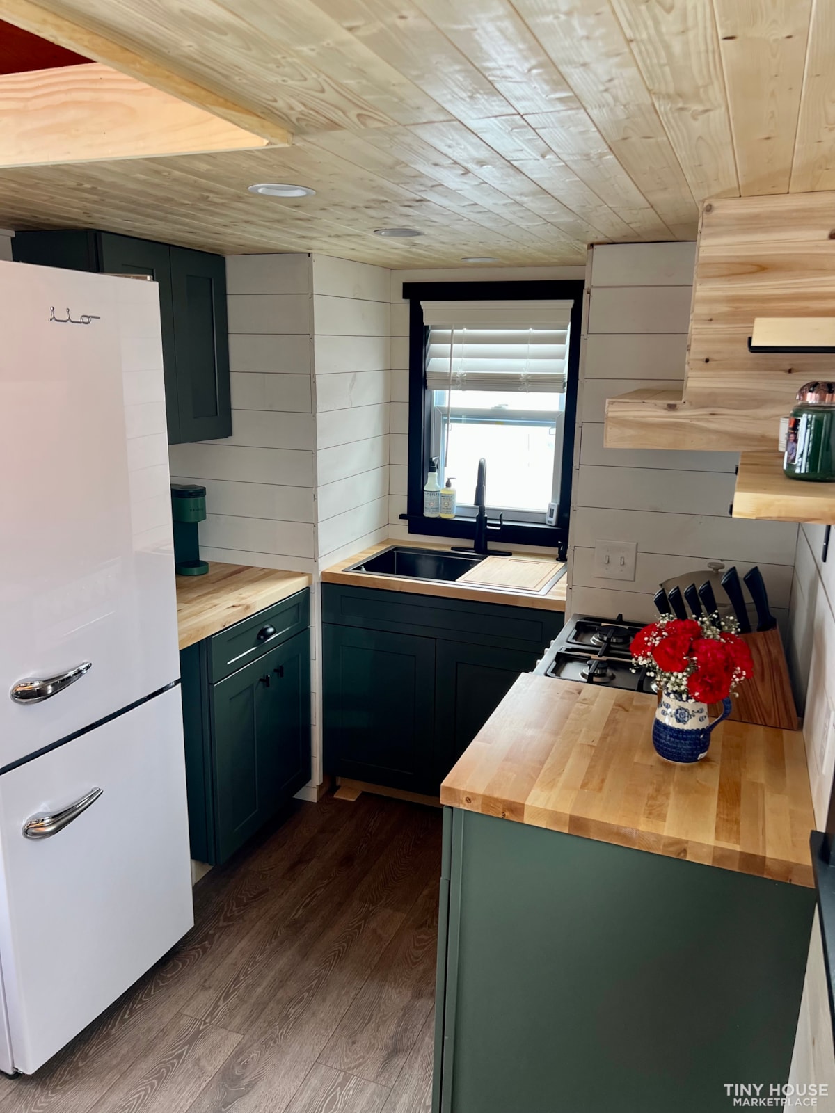 Furnished Beautiful Tiny Home 26Ft - Image 1 Thumbnail
