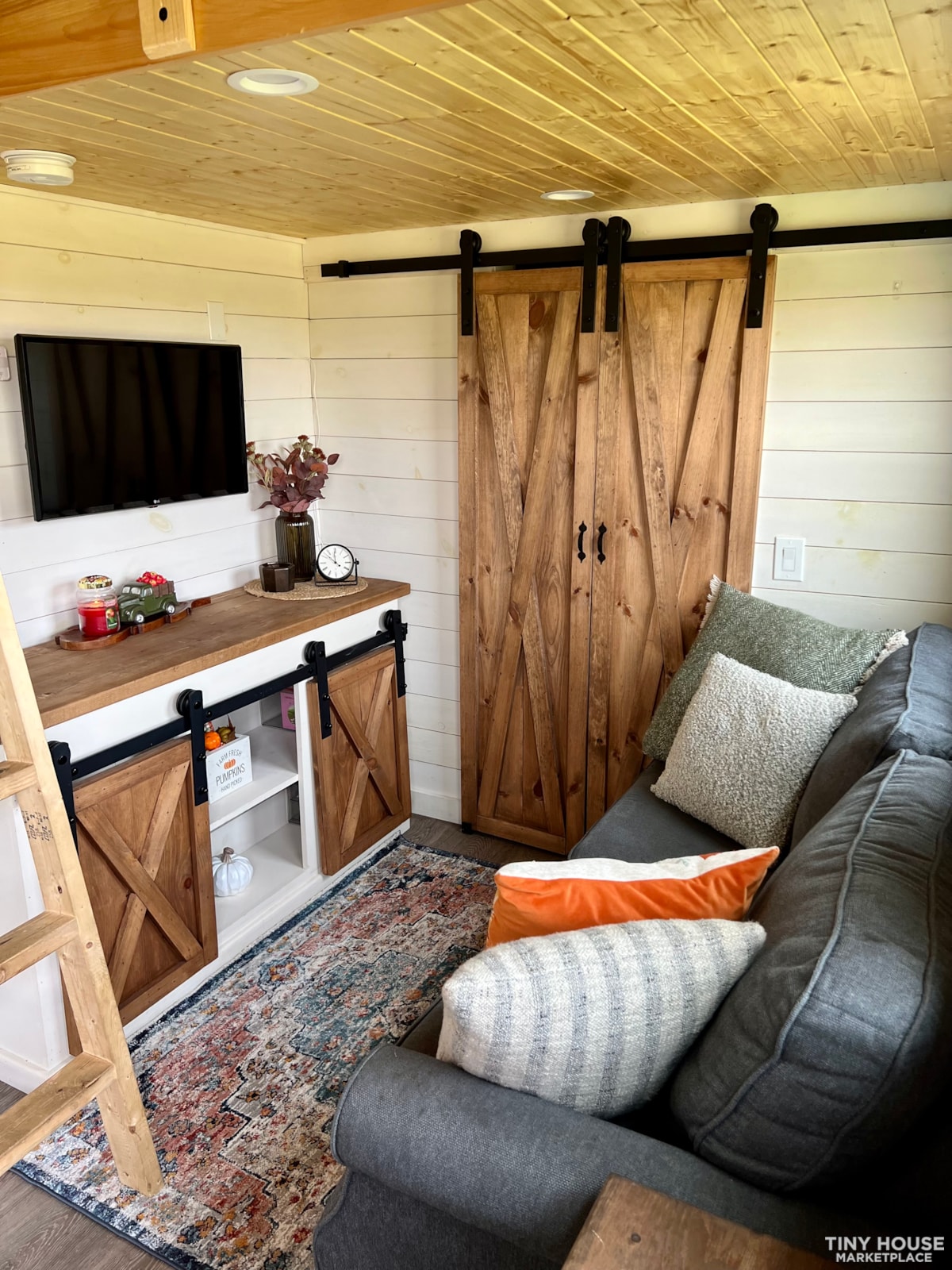 Furnished Beautiful Tiny Home 26Ft - Image 2 Thumbnail