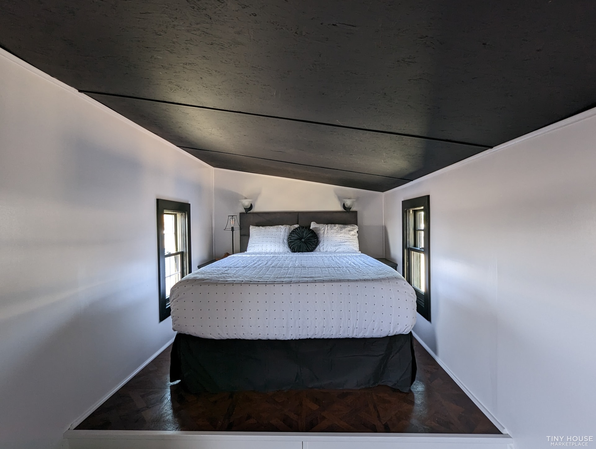 Gooseneck THOW with Headroom in the Bedroom! - Image 3 Thumbnail