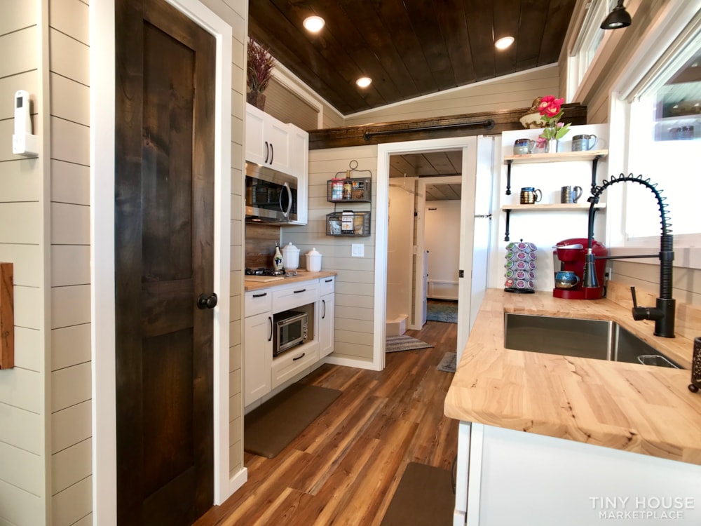 GORGEOUS 10' WIDE TINY HOUSE ON WHEELS THAT WILL WOW YOU! - Image 3 Thumbnail