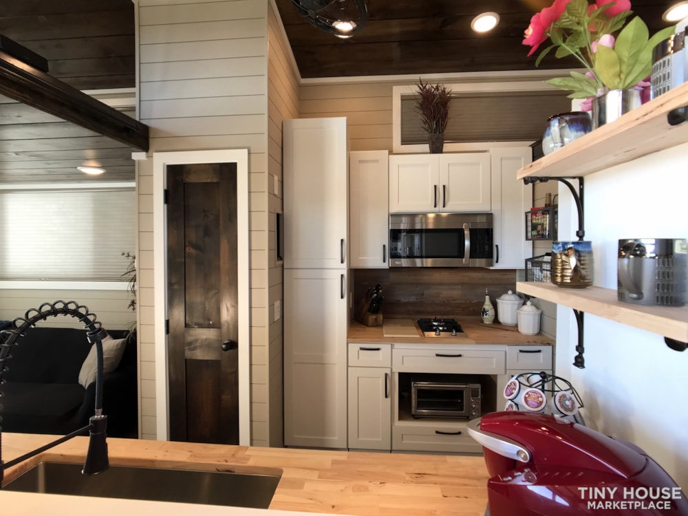 GORGEOUS 10' WIDE TINY HOUSE ON WHEELS THAT WILL WOW YOU! - Image 4 Thumbnail