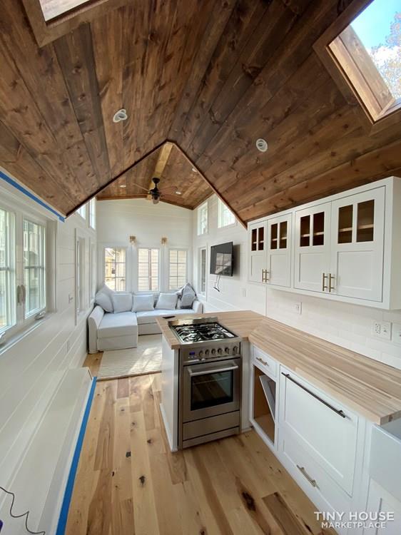 Gorgeous 40' Tiny Home - Image 2 Thumbnail