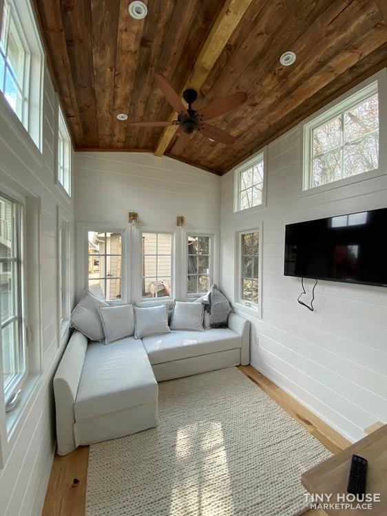 Gorgeous 40' Tiny Home - Image 3 Thumbnail