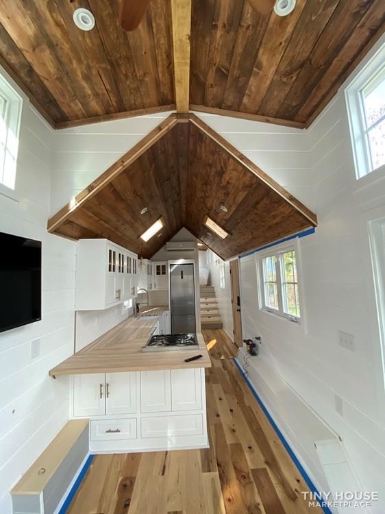 Gorgeous 40' Tiny Home - Image 4 Thumbnail