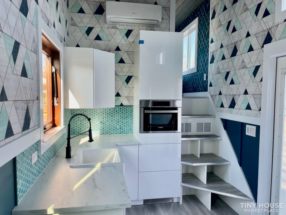 Gorgeous Band New Tiny Home with Modern Finishes - Image 1 Thumbnail
