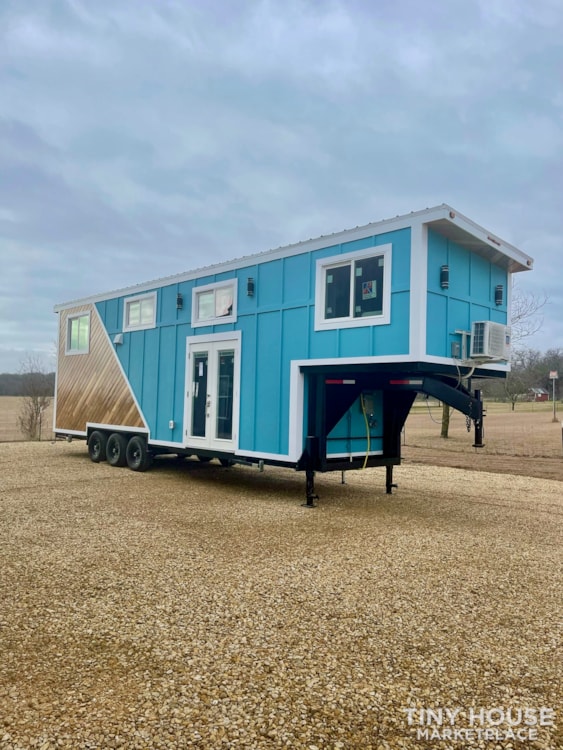 Gorgeous Band New Tiny Home with Modern Finishes - Image 4 Thumbnail