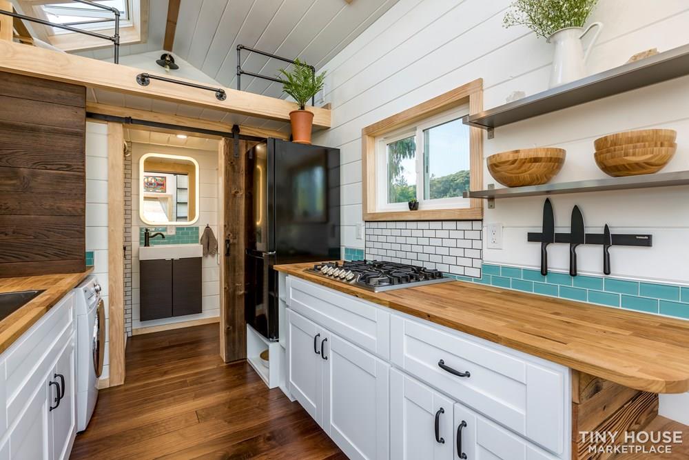 Gorgeous modern meets rustic tiny home on wheels! - Image 4 Thumbnail