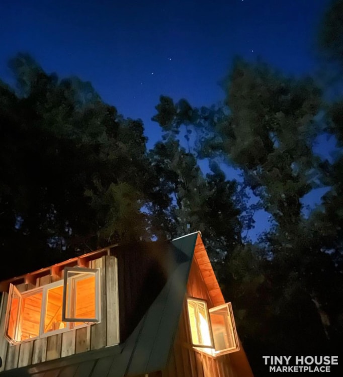 Gorgeous Raven House Tiny Cabin Brand New (mover set up for you)