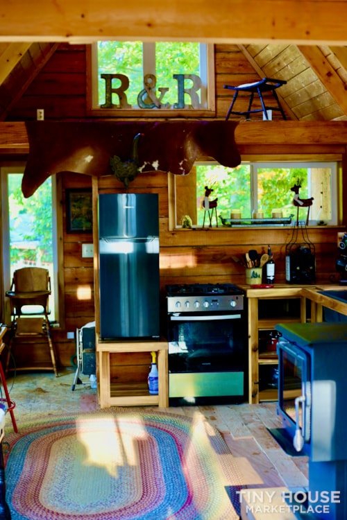Gorgeous Raven House Tiny Cabin Brand New (mover set up for you) - Image 2 Thumbnail