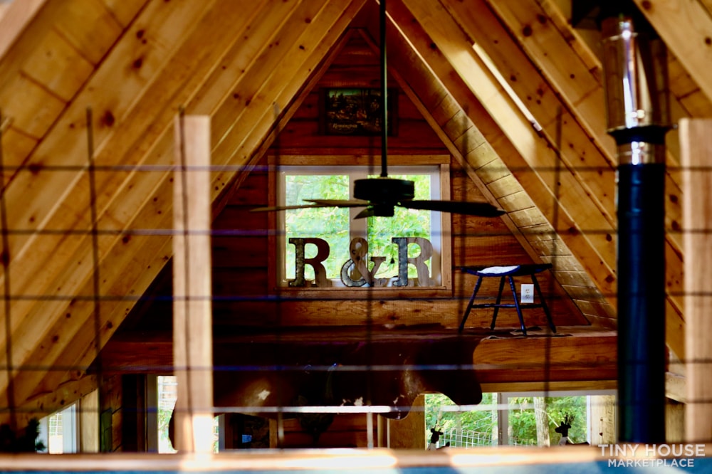 Gorgeous Raven House Tiny Cabin Brand New (mover set up for you) - Image 3 Thumbnail