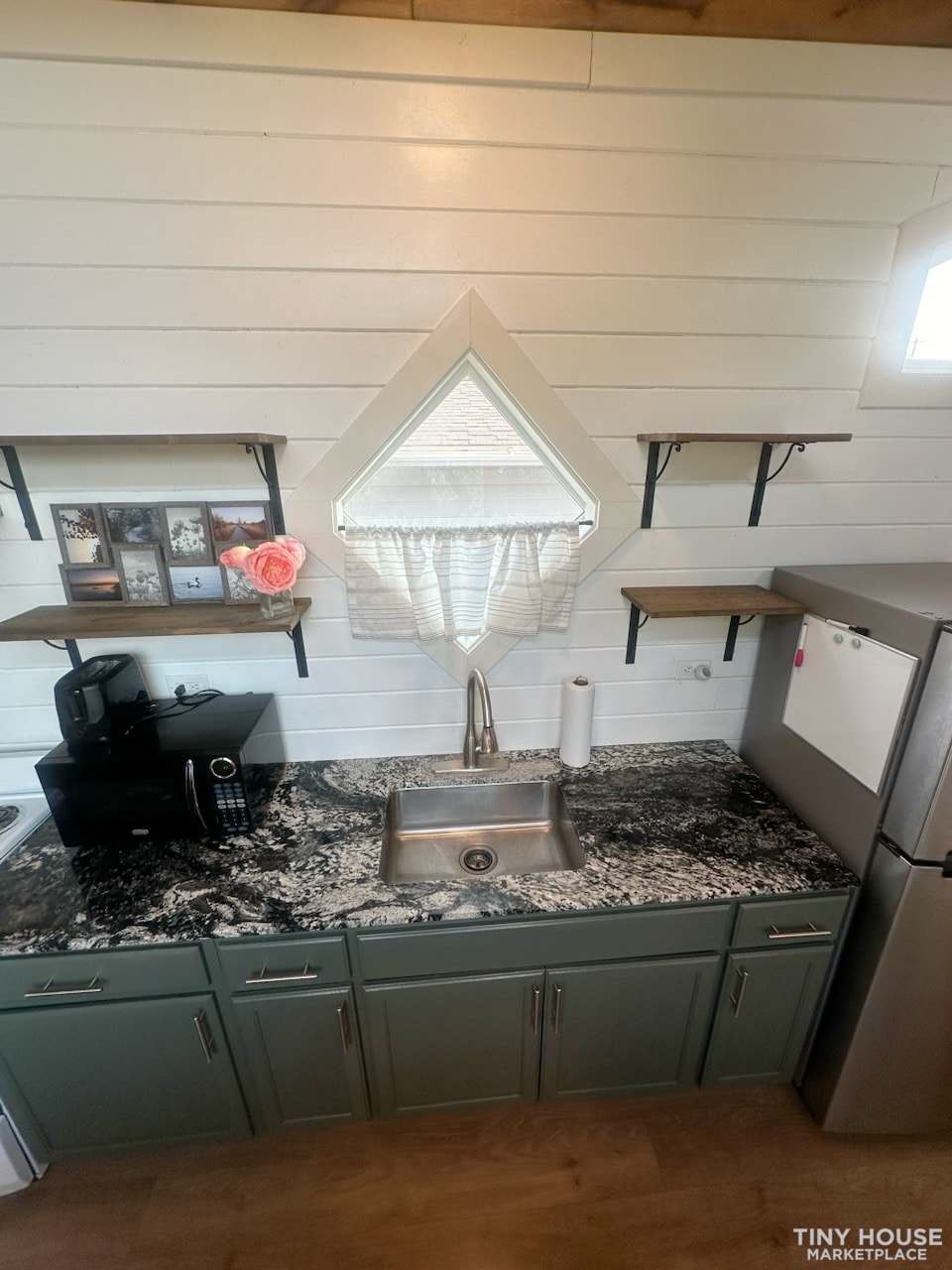 Gorgeous Spacious Tiny Home on Wheels- ID - Image 4 Thumbnail