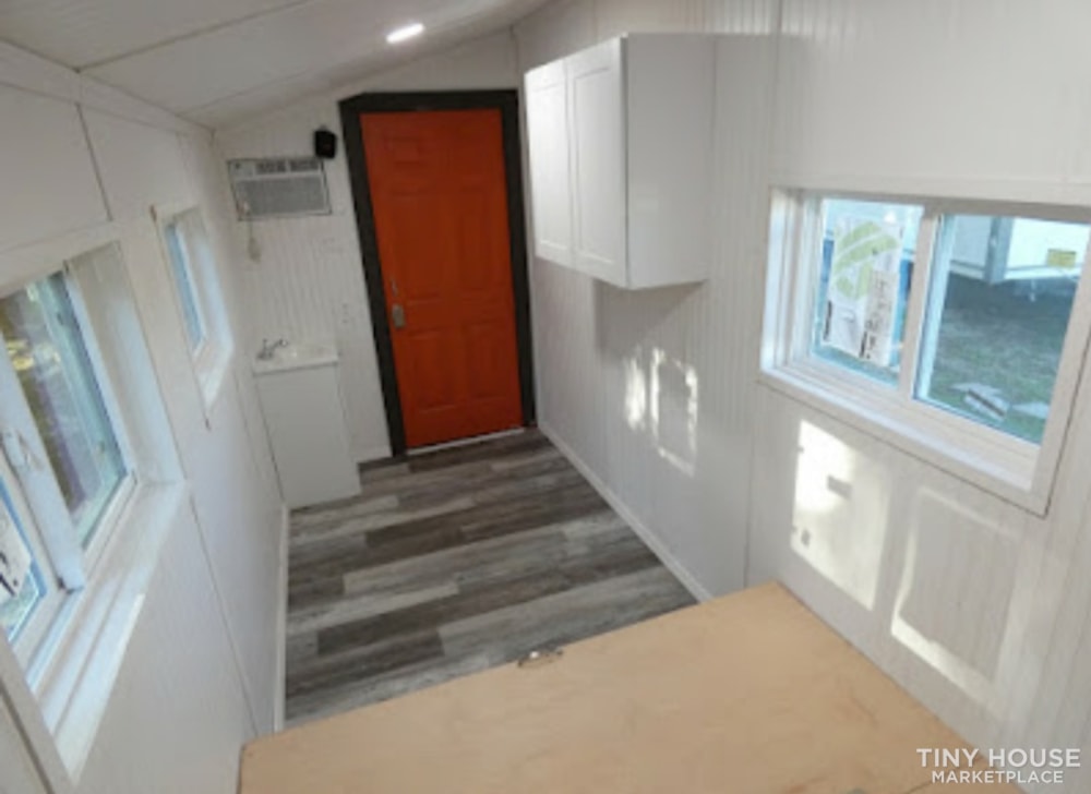 GREAT CAMPER! NEW! 112sq ft. - Image 4 Thumbnail