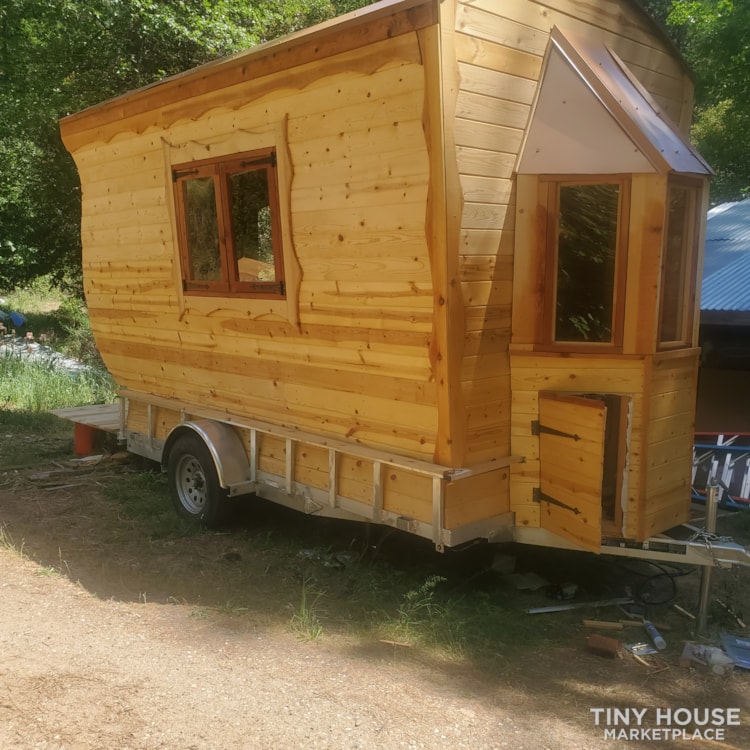 Gypsy  caravan.  Nomadic  adventures  or permanent  dwelling  - Image 3 Thumbnail