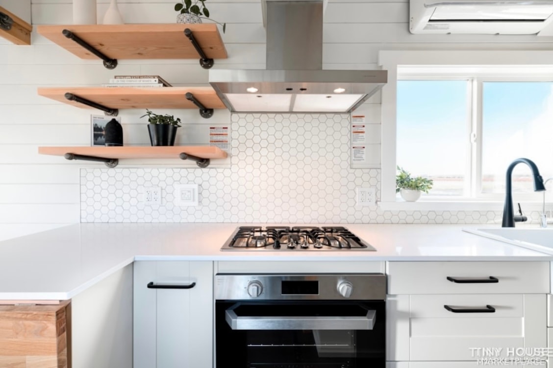 Healthy Tiny House modern + minimalist w/ soaking tub, NON-TOXIC, LOW VOC + EMF