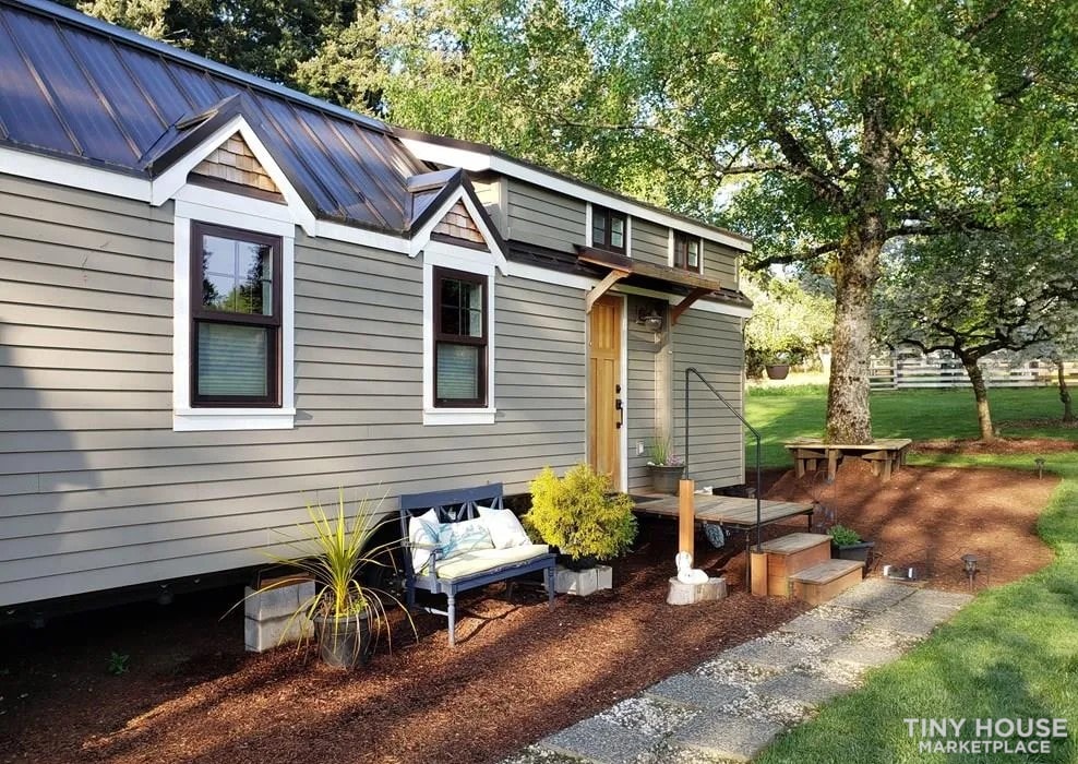 High end LUXURY tiny home: Cozy, Light-filled & Airy 30 x 8.6 plus 2 ft bump out