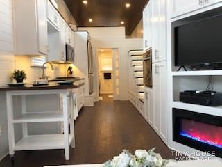 BEAUTIFUL CUSTOM MODERN TINY HOME  - Image 2 Thumbnail
