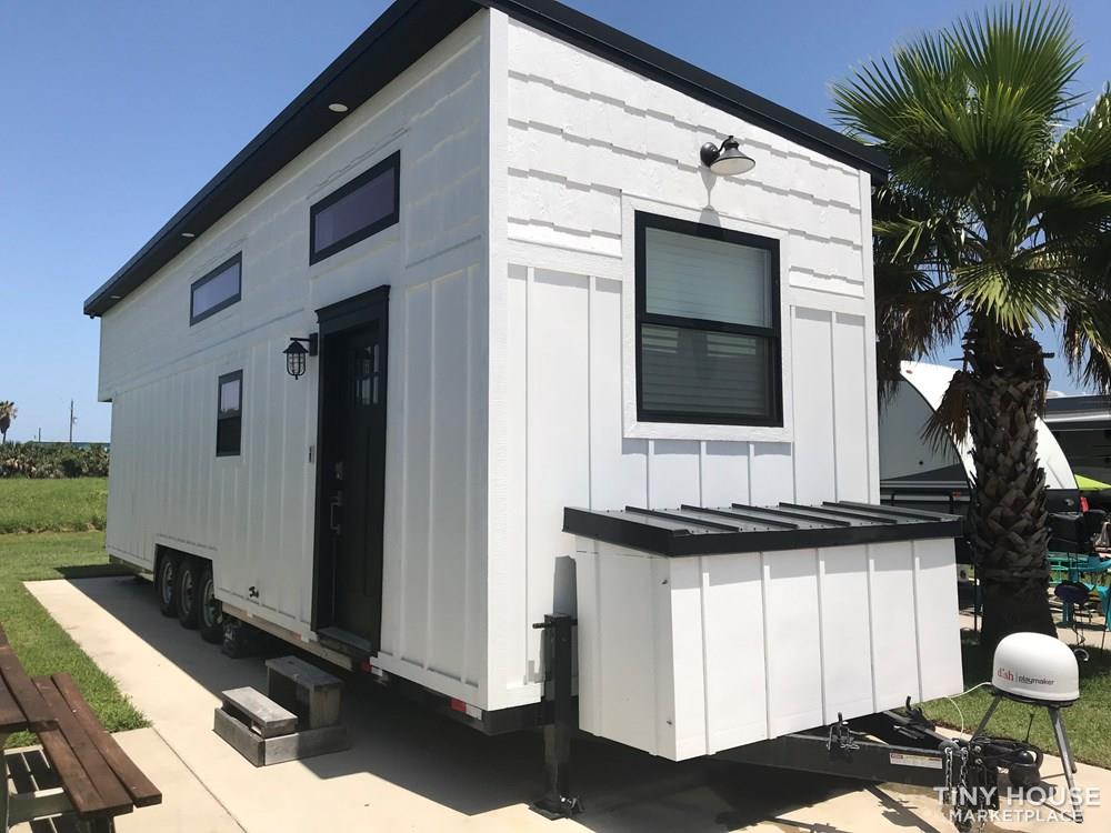 BEAUTIFUL CUSTOM MODERN TINY HOME 