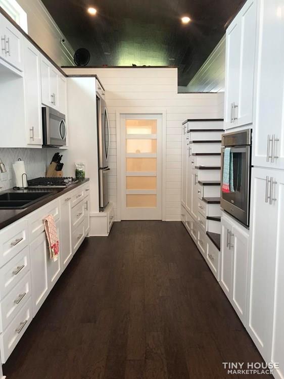 BEAUTIFUL CUSTOM MODERN TINY HOME  - Image 3 Thumbnail