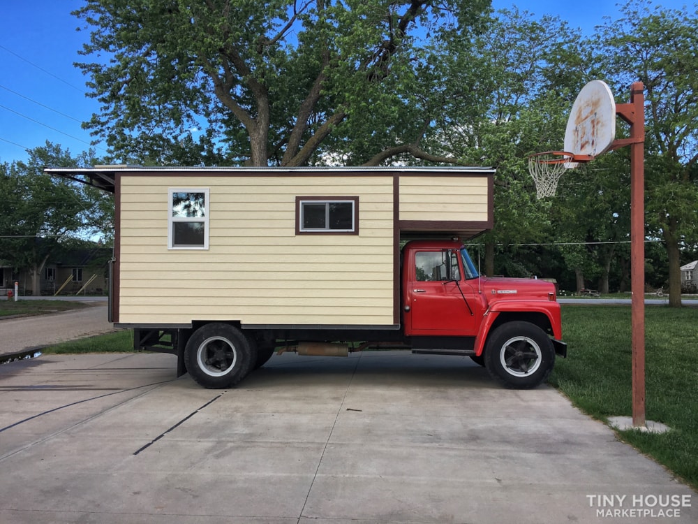 IH Loadstar housetruck/tiny house - Image 3 Thumbnail