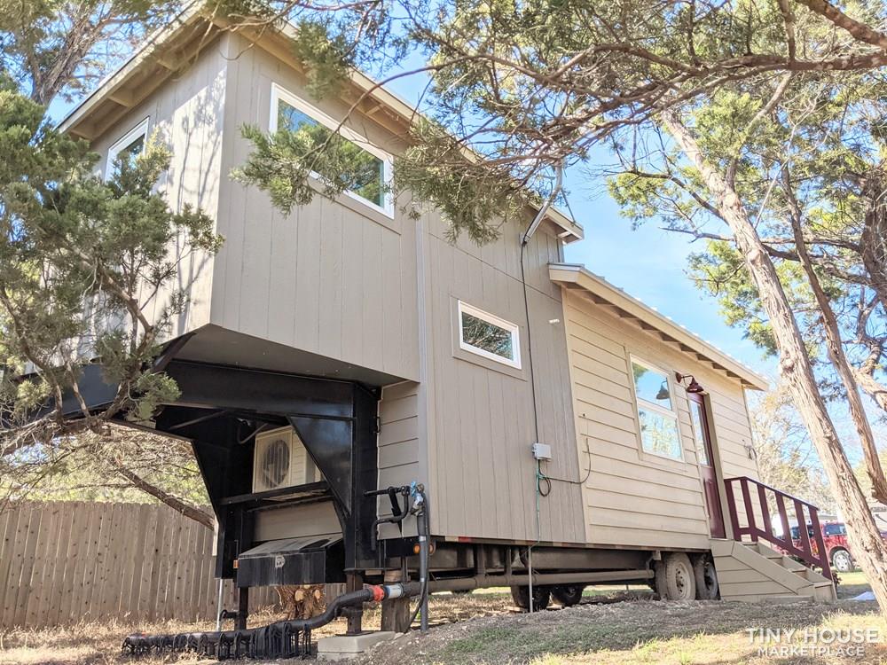 Immaculate 26' Custom Tiny Home on Wheels in the Beautiful TX Hill Country - Image 3 Thumbnail