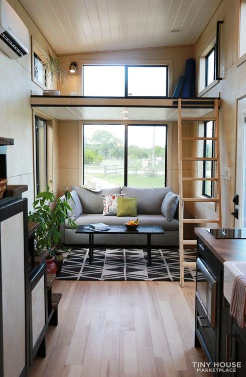 Immaculate, brand new custom built 28' Tiny Home