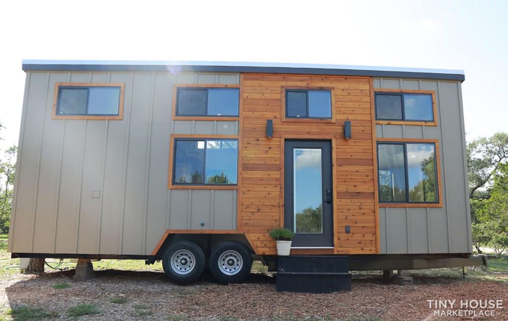 Immaculate, brand new custom built 28' Tiny Home - Image 2 Thumbnail