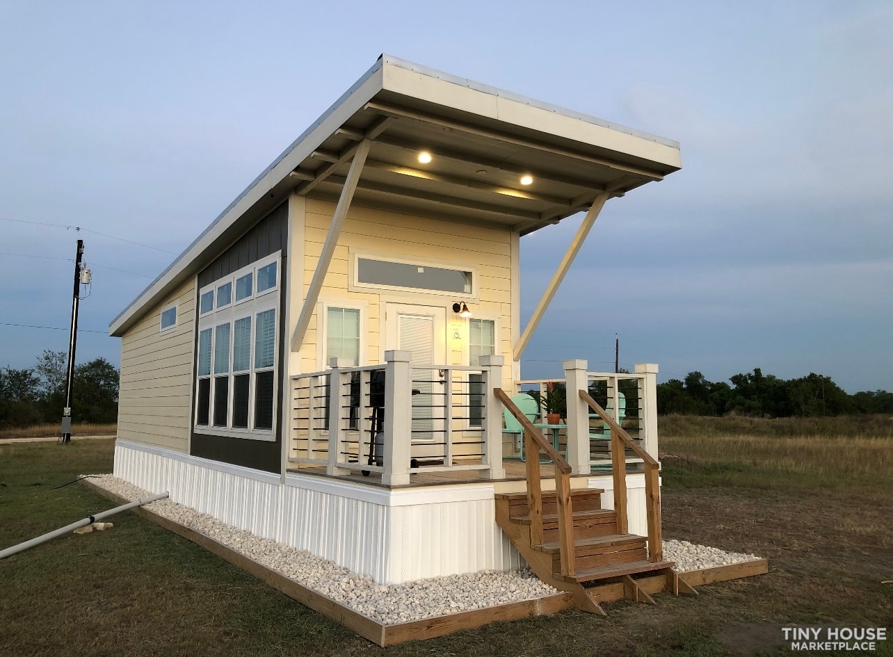 *Sale Pending* Immaculate, Fully Furnished RVIA Park Model Tiny Home 