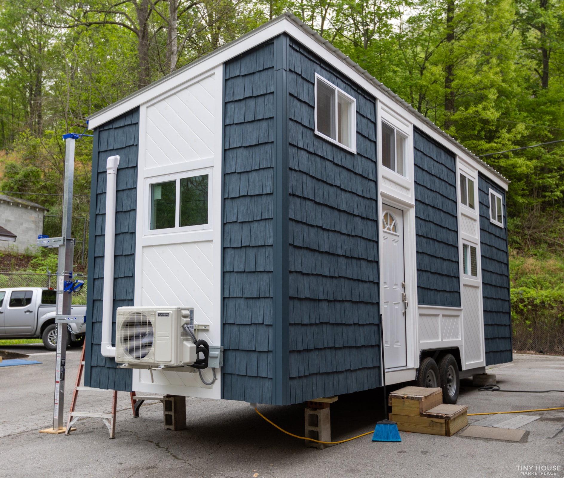 (SOLD!!!!) KVEC (Phelps) NEW 28ft THOW (Downstairs Bedroom) - Image 3 Thumbnail