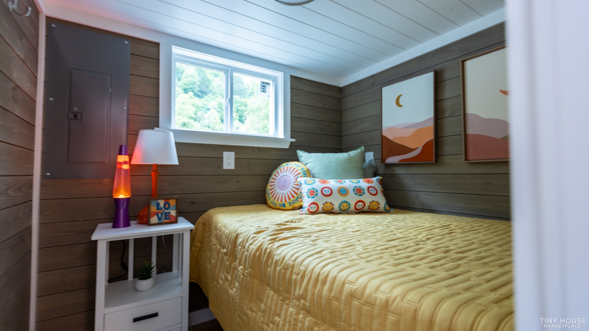 (SOLD!!!!) KVEC (Phelps) NEW 28ft THOW (Downstairs Bedroom) - Image 2 Thumbnail