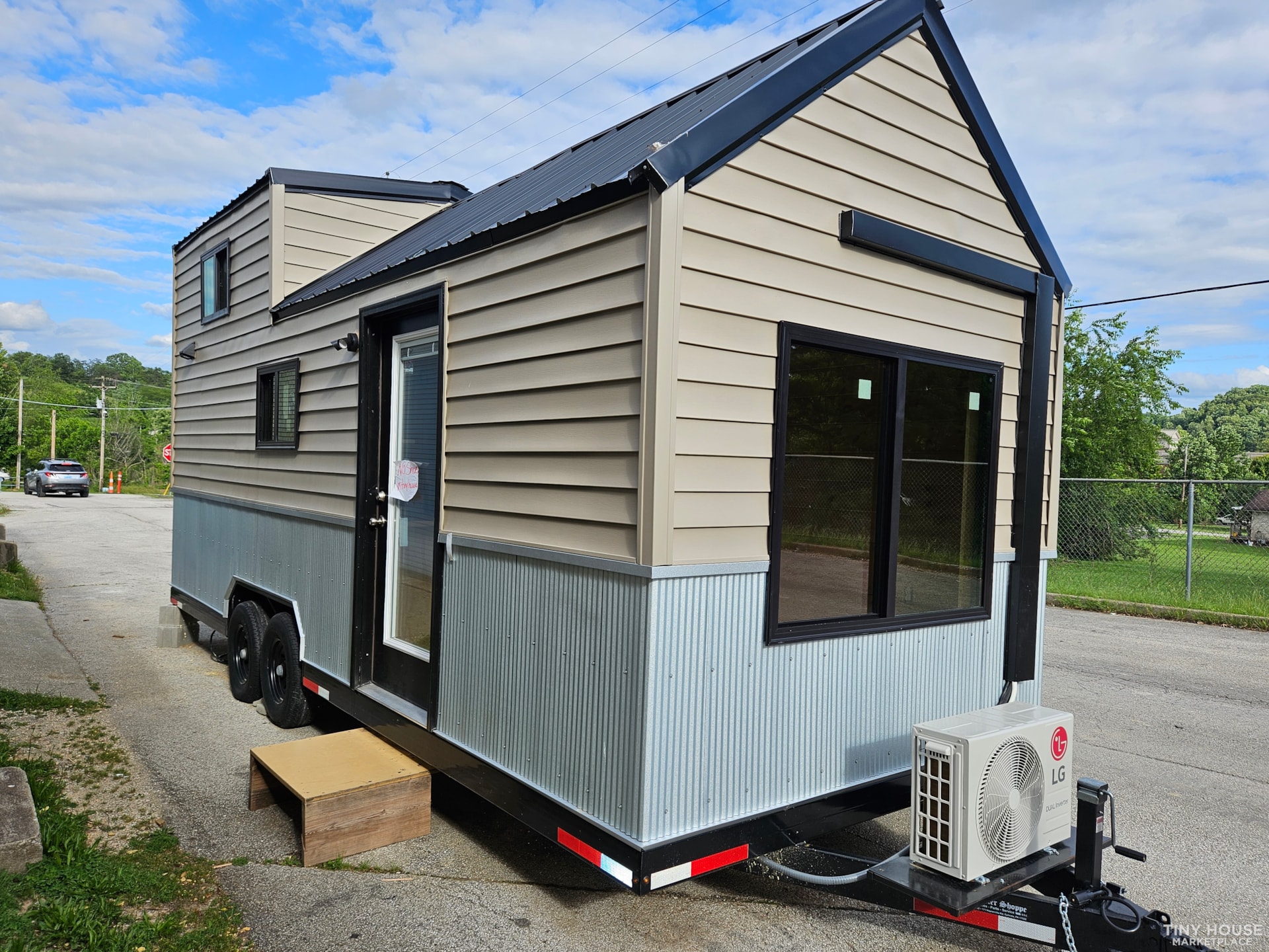 (SOLD!!) KVEC (Wolfe Co.) New 24ft THOW