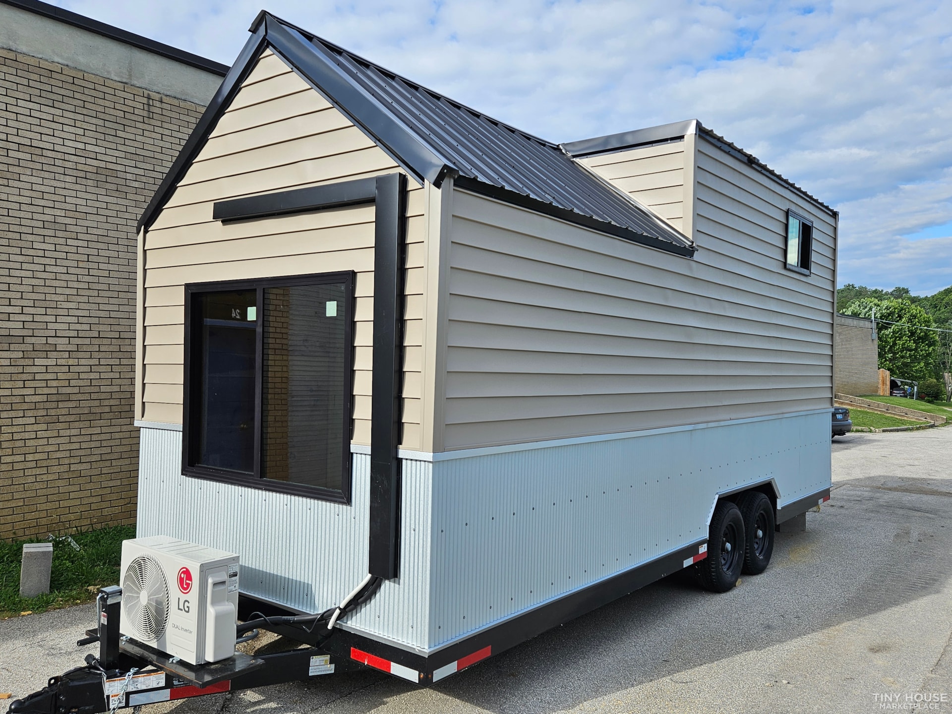 (SOLD!!) KVEC (Wolfe Co.) New 24ft THOW - Image 2 Thumbnail