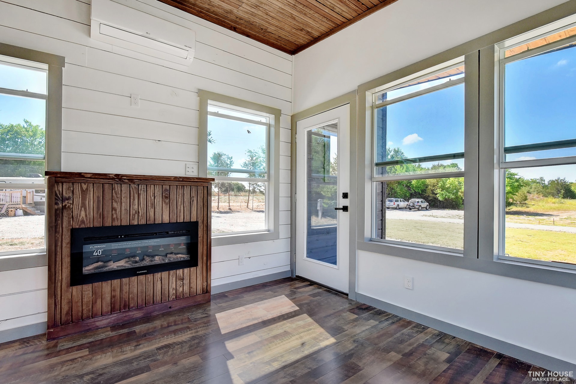 Modern Stylish Tiny Home in a gated 55+ lakeside community--Priced to sell! - Image 2 Thumbnail