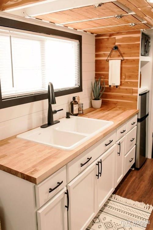 Light and airy tiny home in Oregon - Image 2 Thumbnail