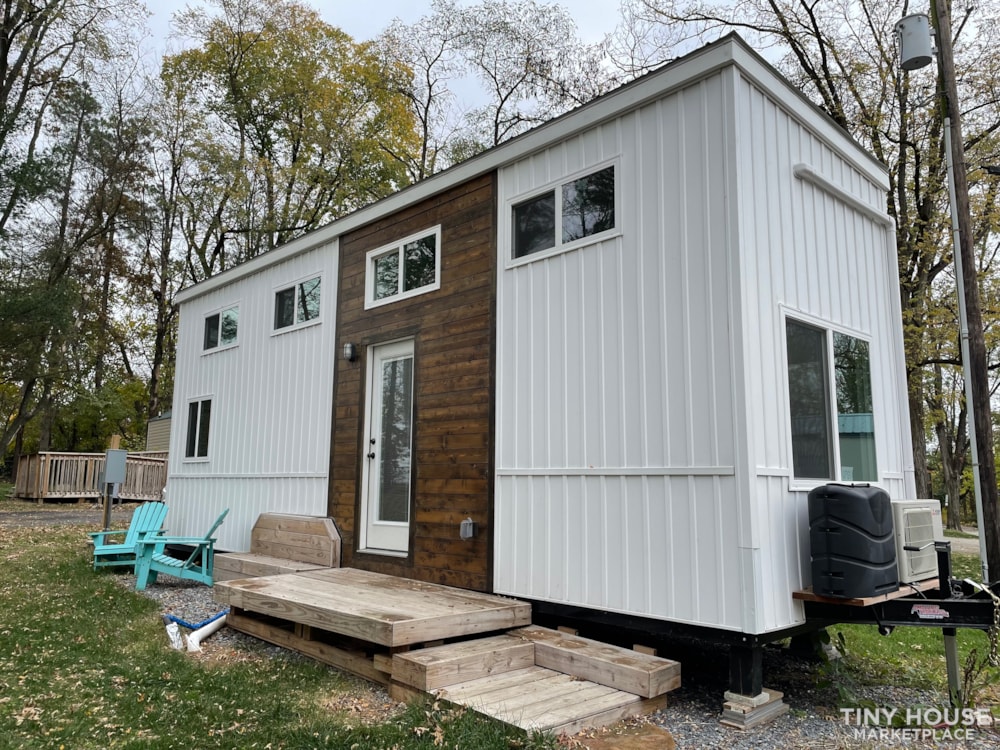 Light and bright tiny home 
