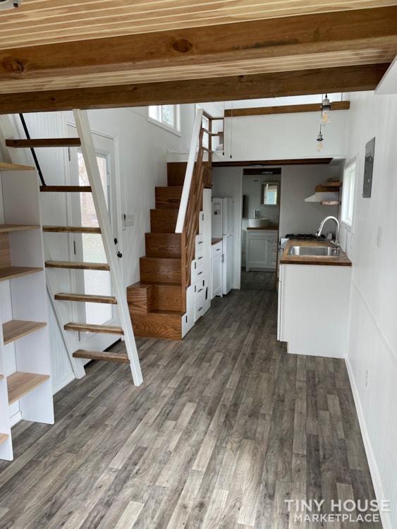 Light and bright tiny home  - Image 3 Thumbnail