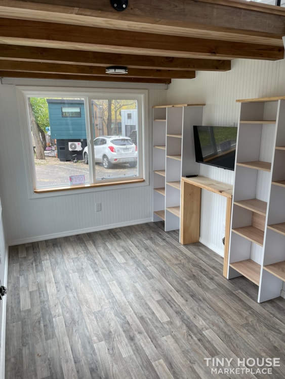 Light and bright tiny home  - Image 4 Thumbnail