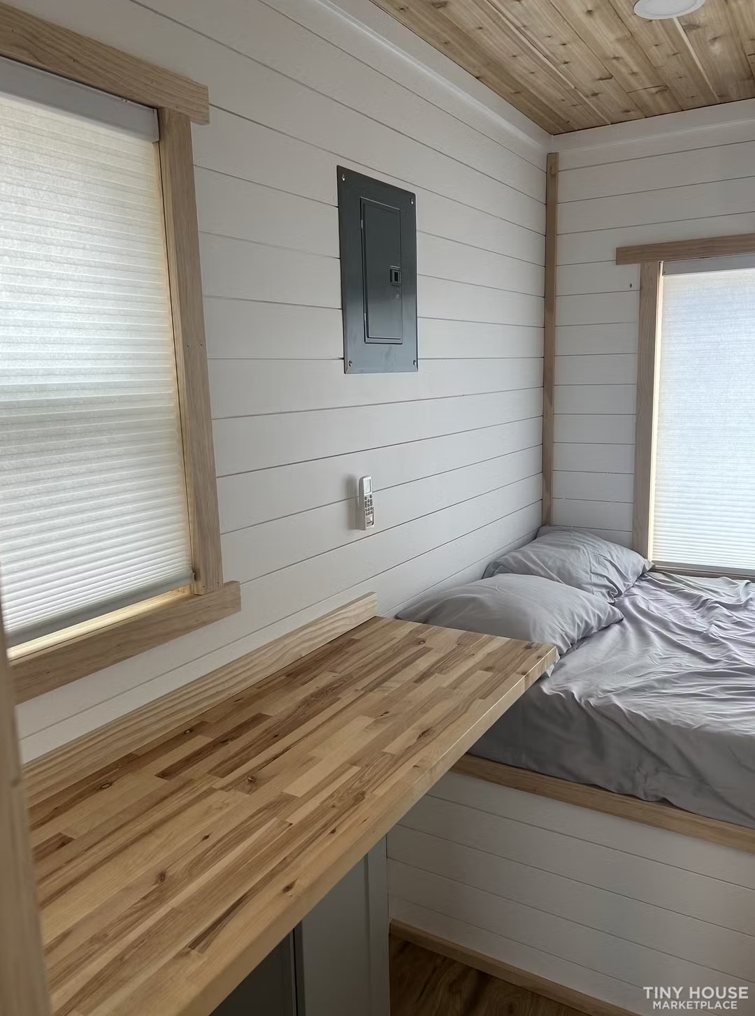 Light Weight & Cozy Tiny Home on Wheels! 8ft Wide x 16ft Long - Image 2 Thumbnail