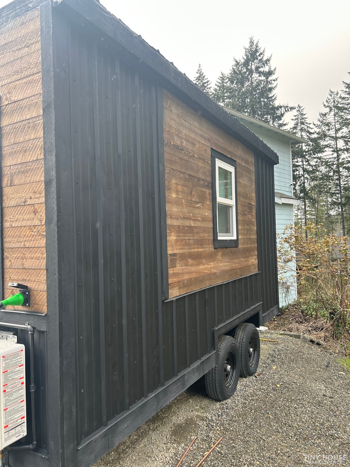 Light Weight & Cozy Tiny Home on Wheels! 8ft Wide x 16ft Long - Image 4 Thumbnail