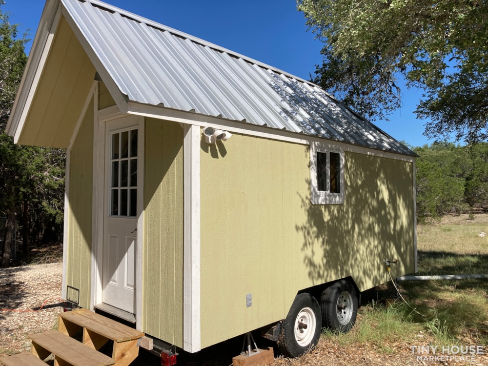 Like new 3 year old 8X16 tiny home - Image 2 Thumbnail