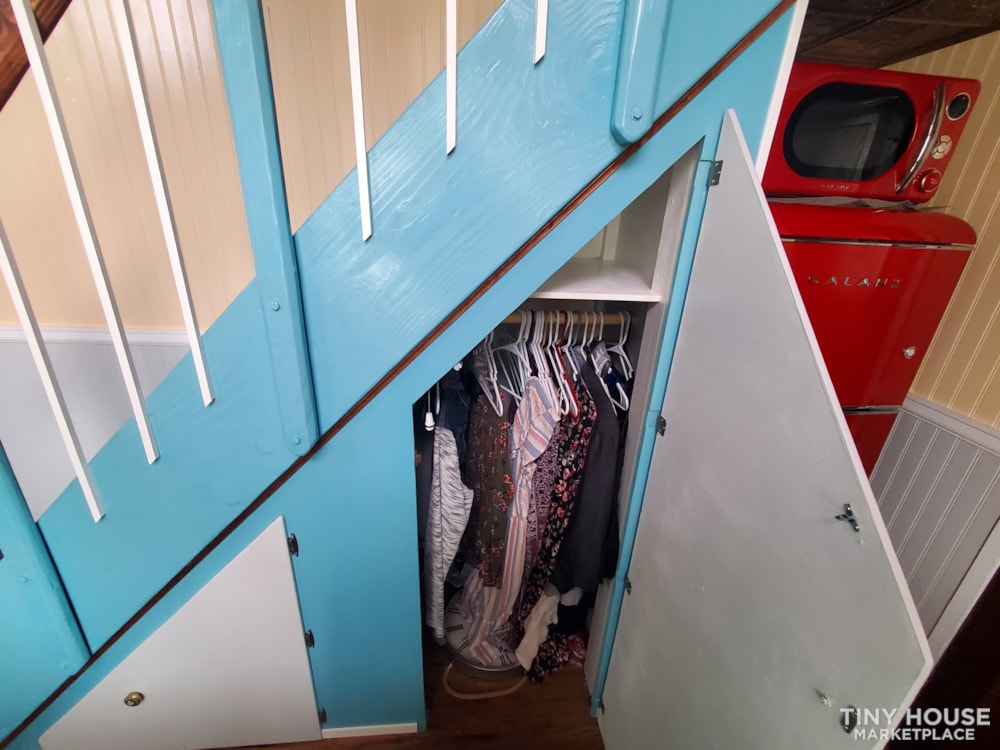 Little blue house on wheels  - Image 3 Thumbnail
