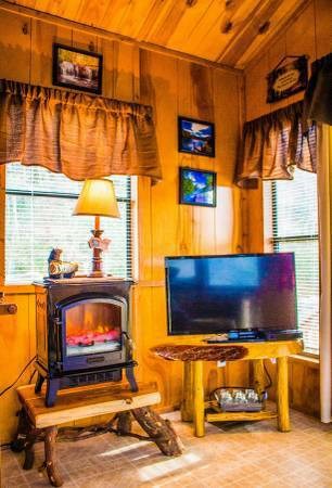 LITTLE LOG LODGE - Image 3 Thumbnail