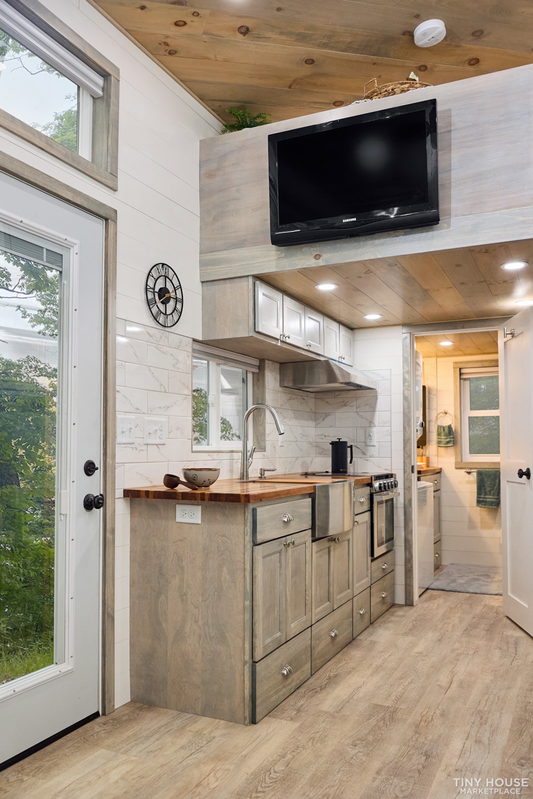 Live Completely Off-Grid in Your Luxury THOW with Solar Energy / Rain Catchment
