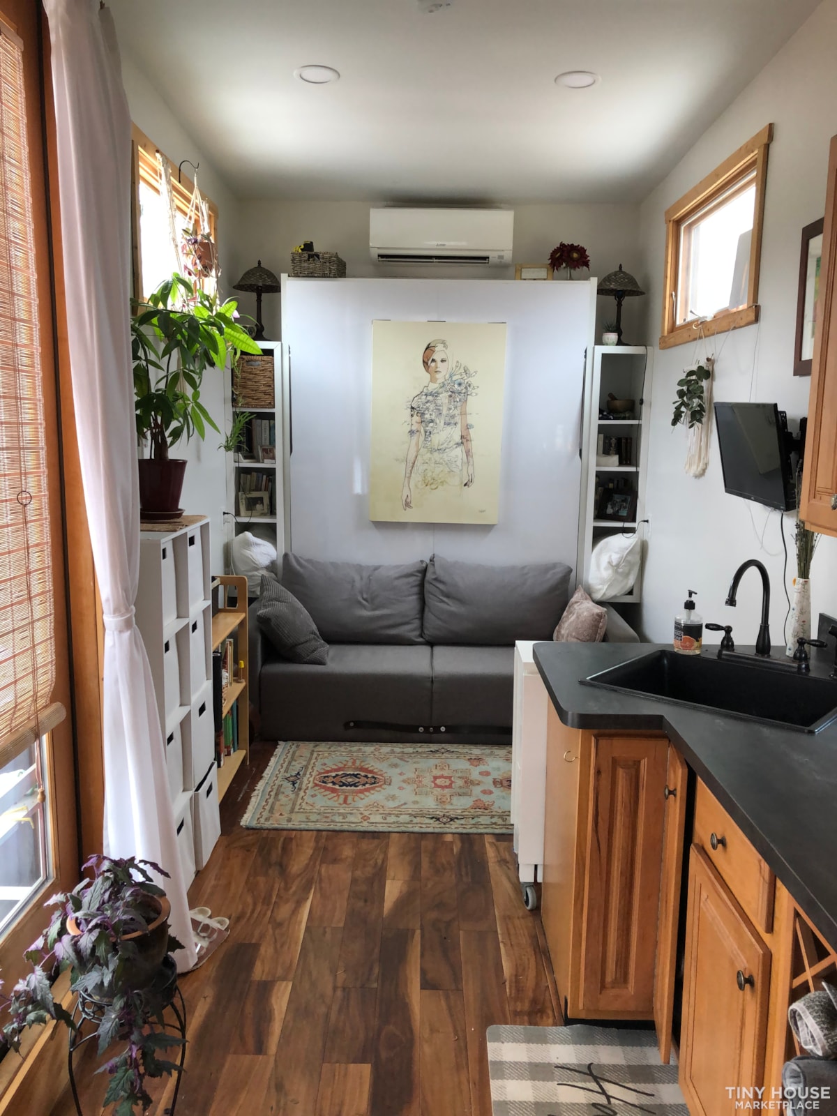 Lovely 28-foot tiny home on triple axel HD Canadian trailer, - Image 2 Thumbnail