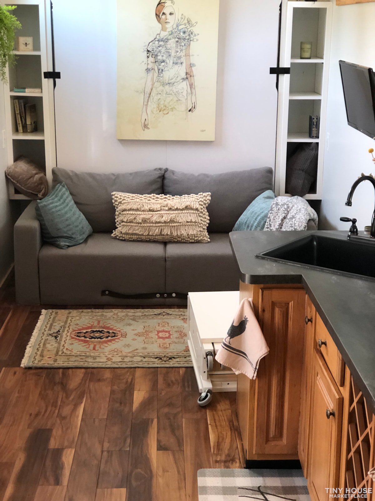 Lovely 28-foot tiny home on triple axel HD Canadian trailer, - Image 4 Thumbnail