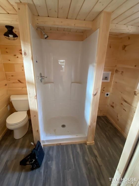 Lovely 9 x 22 Tiny Home on Wheels - Image 4 Thumbnail