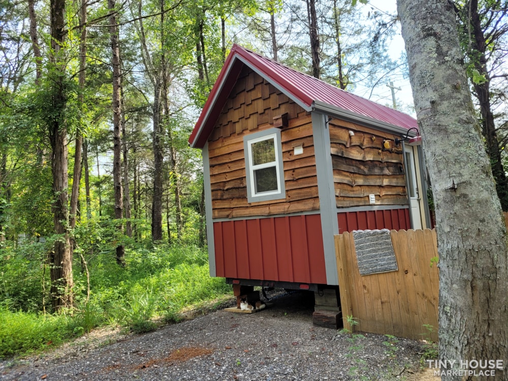 Lovely Rustic Little Farmhouse Tiny House On Wheels - Image 2 Thumbnail