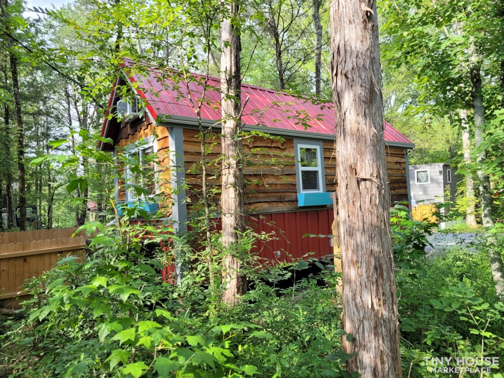 Lovely Rustic Little Farmhouse Tiny House On Wheels - Image 4 Thumbnail